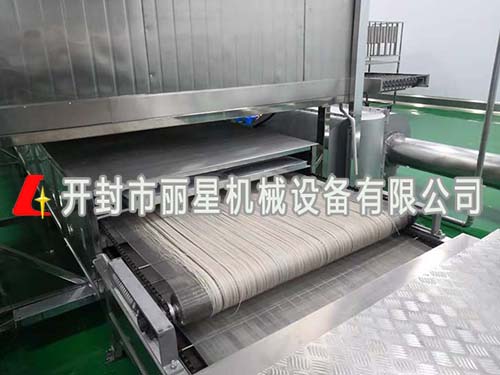 現(xiàn)代化粉條加工廠用粉絲機(jī)設(shè)備有什么特點(diǎn)？